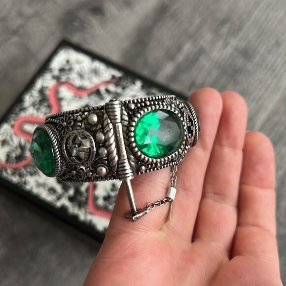 Gucci new!
Crystal-embellished Sterling-silver Bracelet - Green Sz 16 - Picture 6 of 14